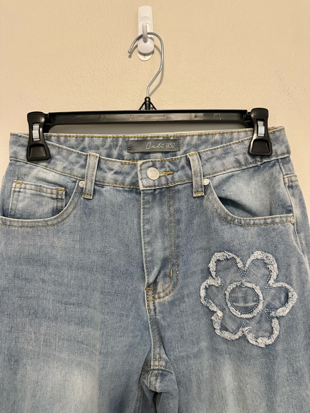 Cali 1850 Floral Applique Jeans Size 26 Denim Straight Leg Y2K Flower Patch - Picture 3 of 7